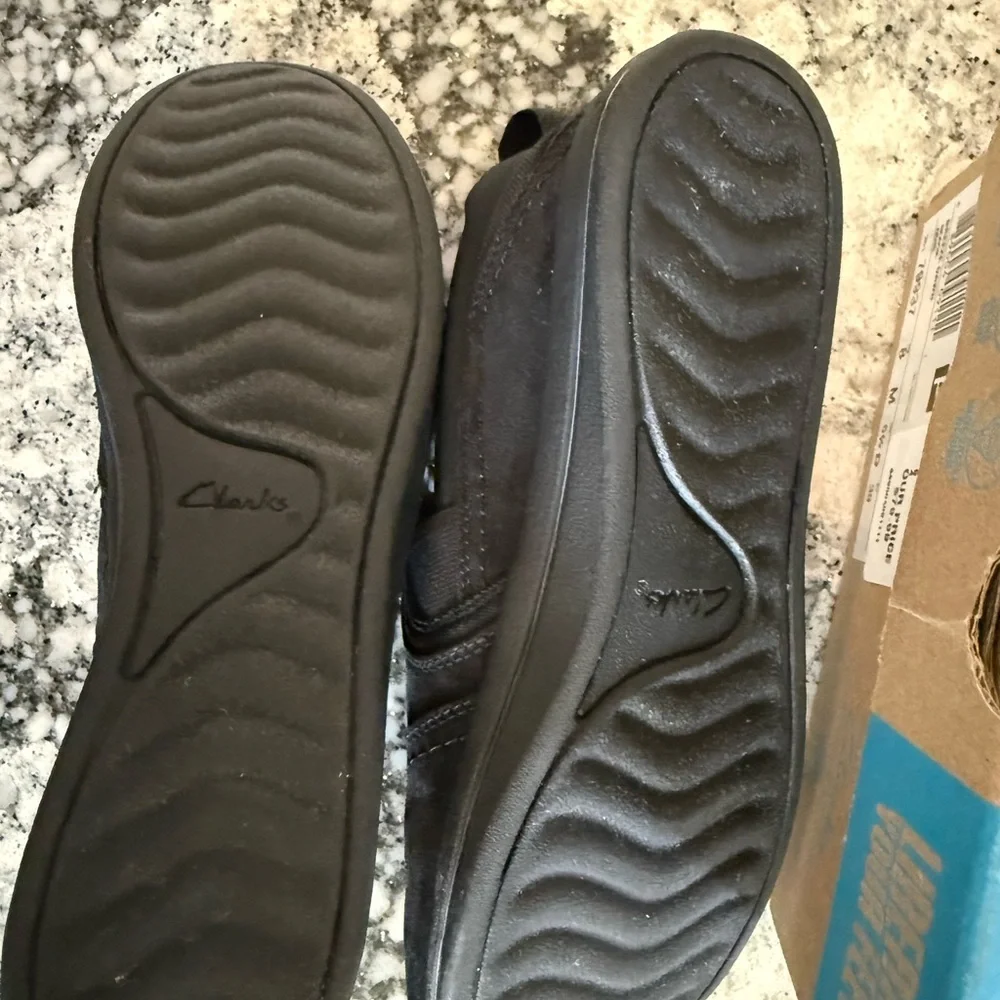 Clark’s Women’s Breeze Dawn cloud steppers Black Slip-On shoes size 8 Worn once!
